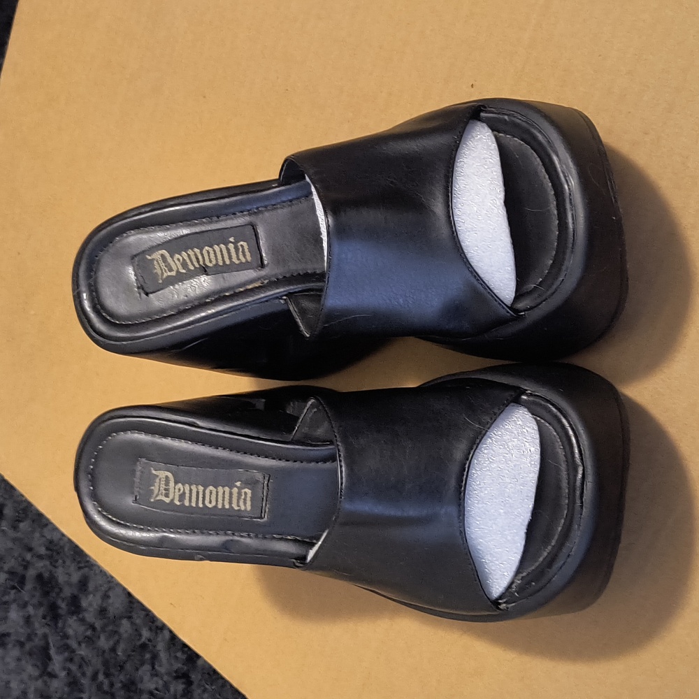 Women's black platform wedges size 7  brand demonia
